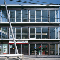 木造とコンクリートの混構造テナントビル