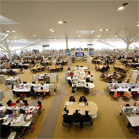 再春館ワンフロアの本社コールセンター